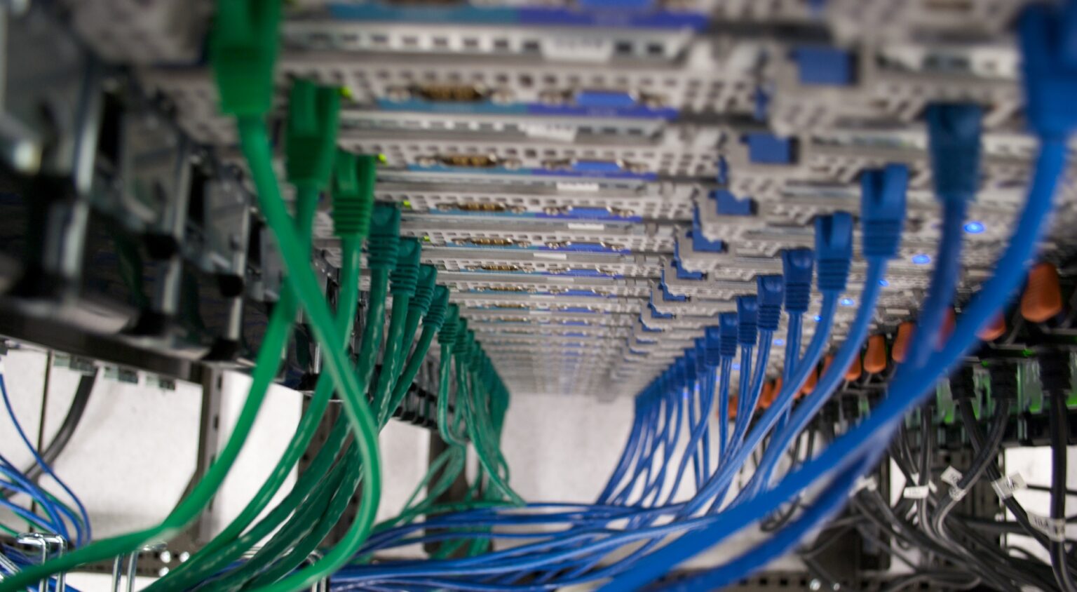 Cómo subir una página web a internet: hosting, dominio y servidor