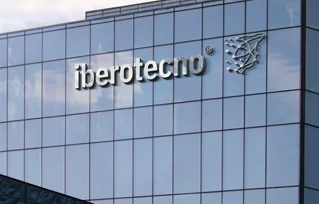 edificio con logotipo y marca iberotecno